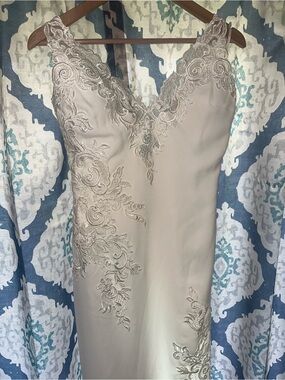 Pronovias Barcelona Ivory Lace Sheath Wedding Dress|Bustle Train|Back Buttons